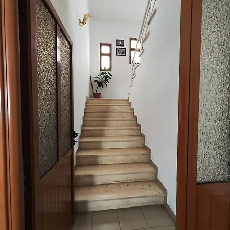 Apartman Gjoni *